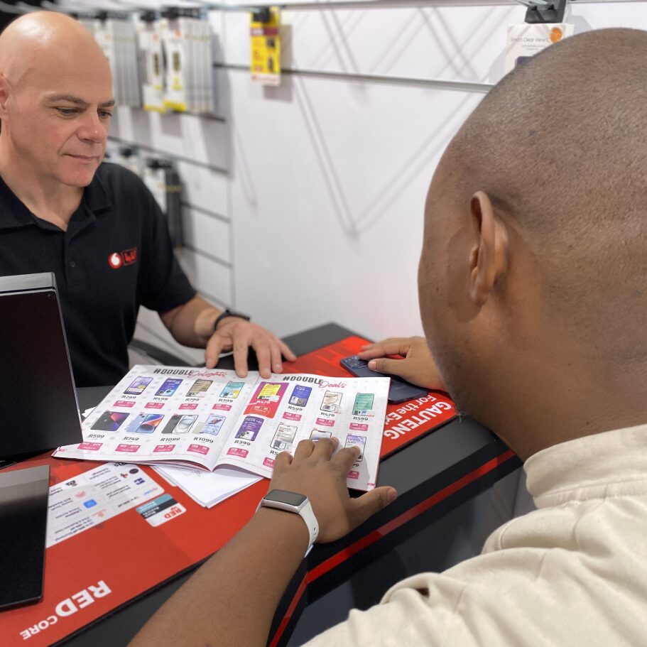 Vodacom consultant helping a customer compare phone deals
